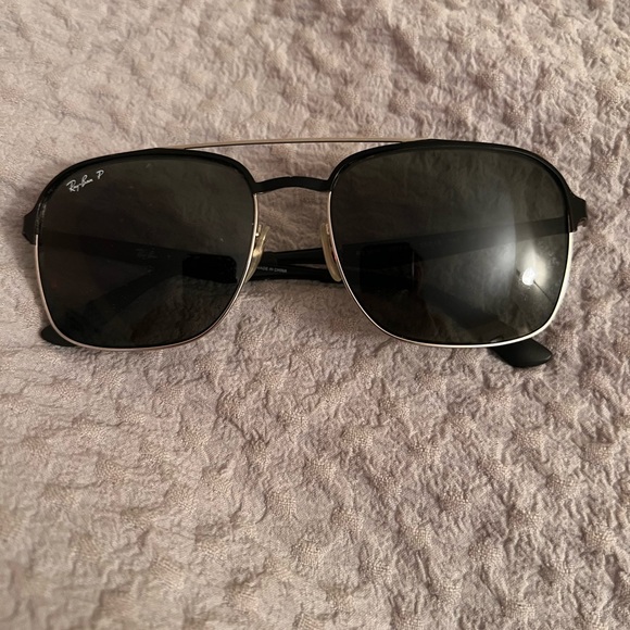- Ray Ban Mens polarized sunglasses - Picture 4 of 7